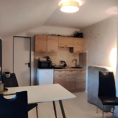 & Sasa Πανσιόν