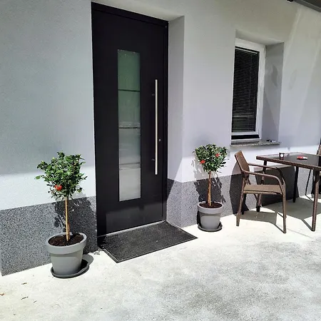 ゲストハウス & Sasa ポドチェトルテク