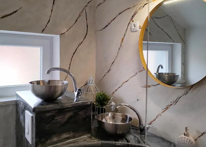 & Sasa بوتْشيترتيك